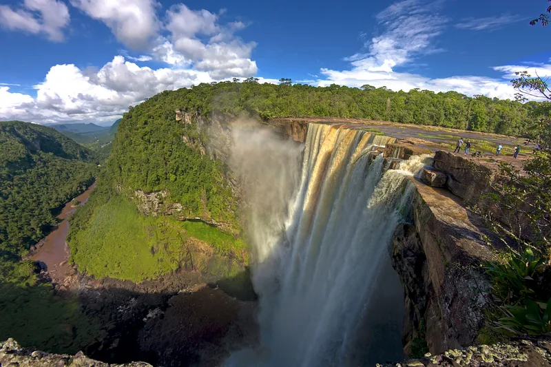 chute de Kaieteur Falls au Guyana